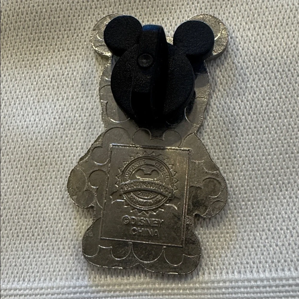 Disney Vinylmation Park Series #2 Beta Fish Mickey Aquaramouse pin.